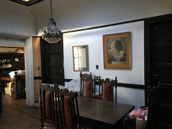 Casa "Estilo Francés" (8.66 x 43) de 8 ambientes, galería, garaje p/ 2 autos, patio, terraza y quincho. 